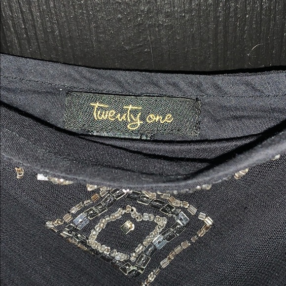 Twenty One Top - Picture 2 of 2